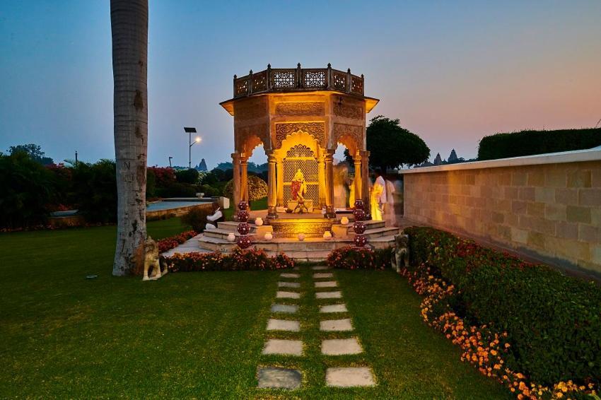 The Lalit Traveller Khajuraho Hotel Екстериор снимка