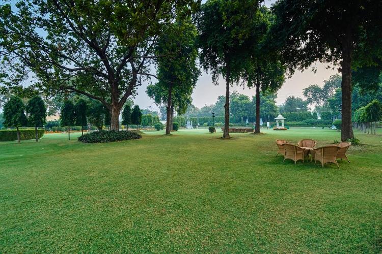 The Lalit Traveller Khajuraho Hotel Екстериор снимка