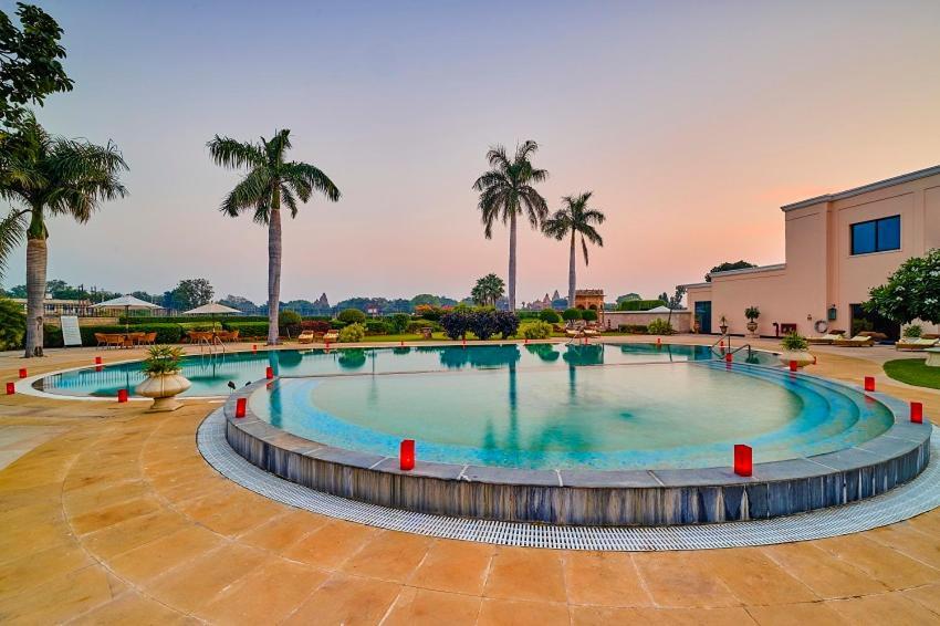 The Lalit Traveller Khajuraho Hotel Екстериор снимка
