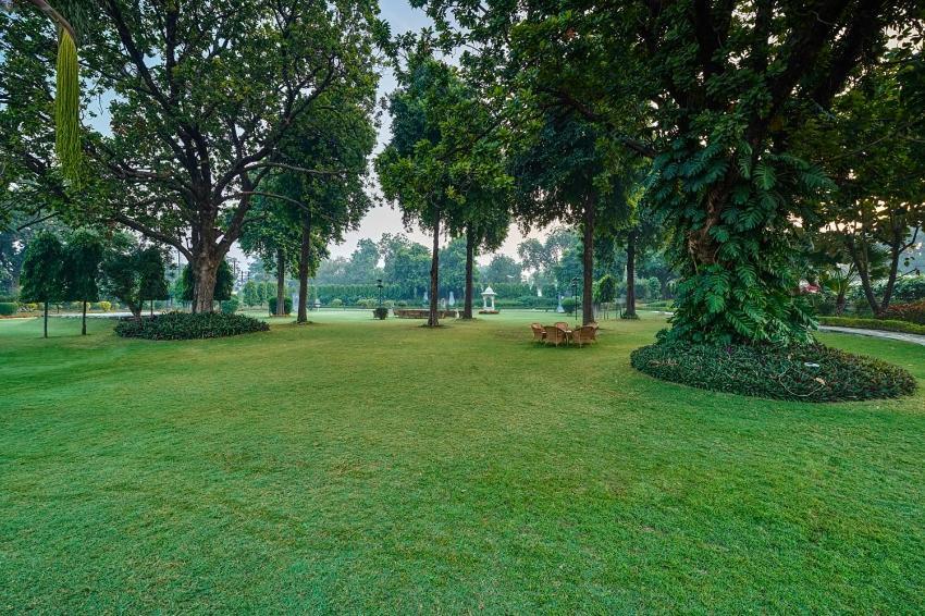 The Lalit Traveller Khajuraho Hotel Екстериор снимка