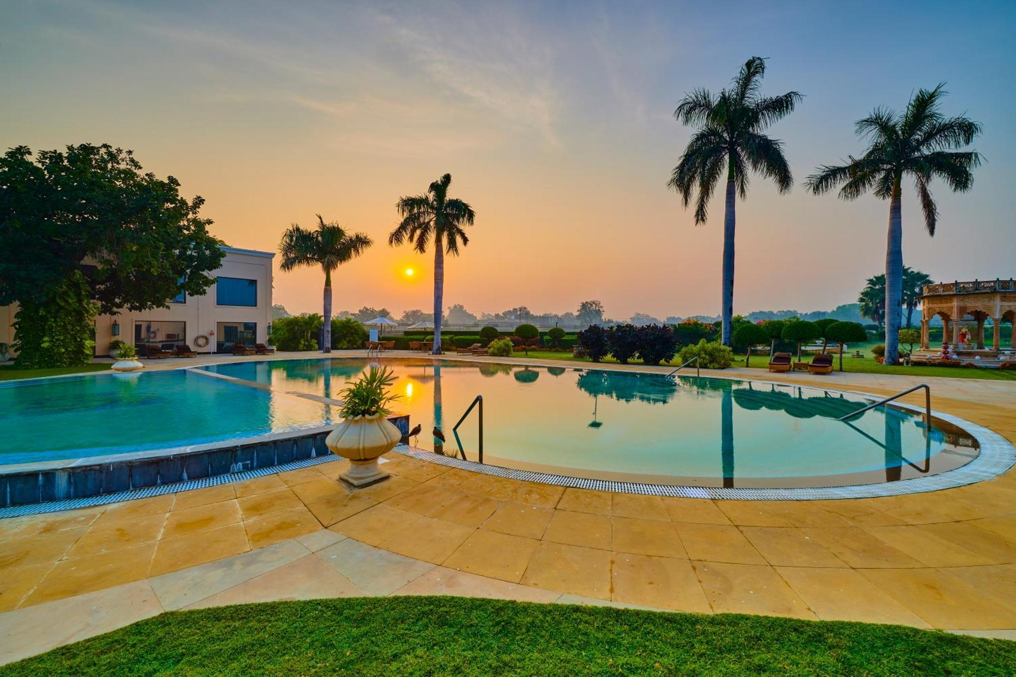 The Lalit Traveller Khajuraho Hotel Екстериор снимка