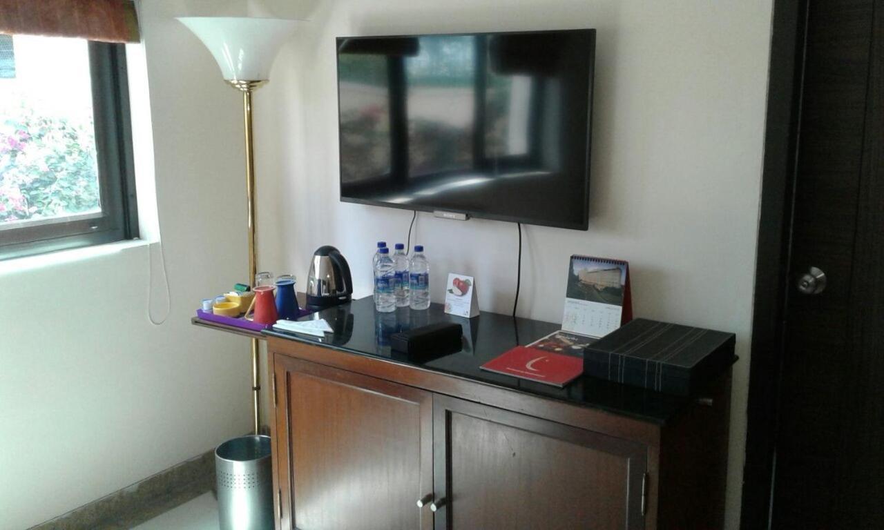 The Lalit Traveller Khajuraho Hotel Екстериор снимка