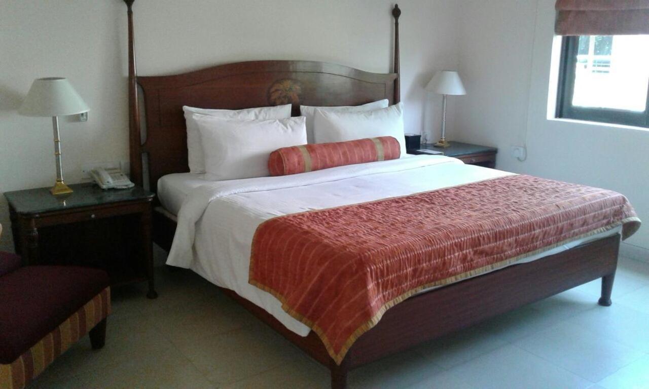 The Lalit Traveller Khajuraho Hotel Екстериор снимка