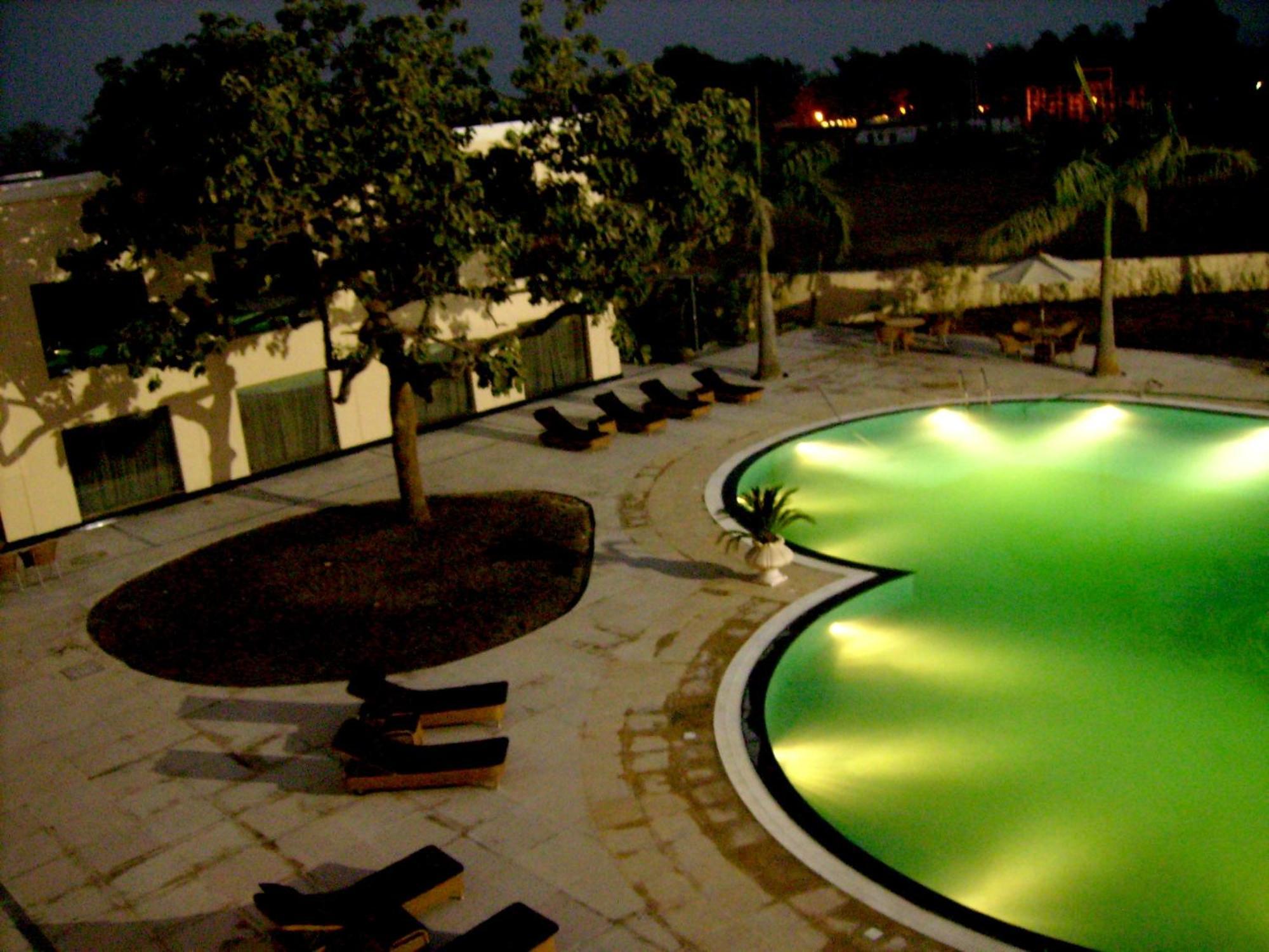 The Lalit Traveller Khajuraho Hotel Екстериор снимка