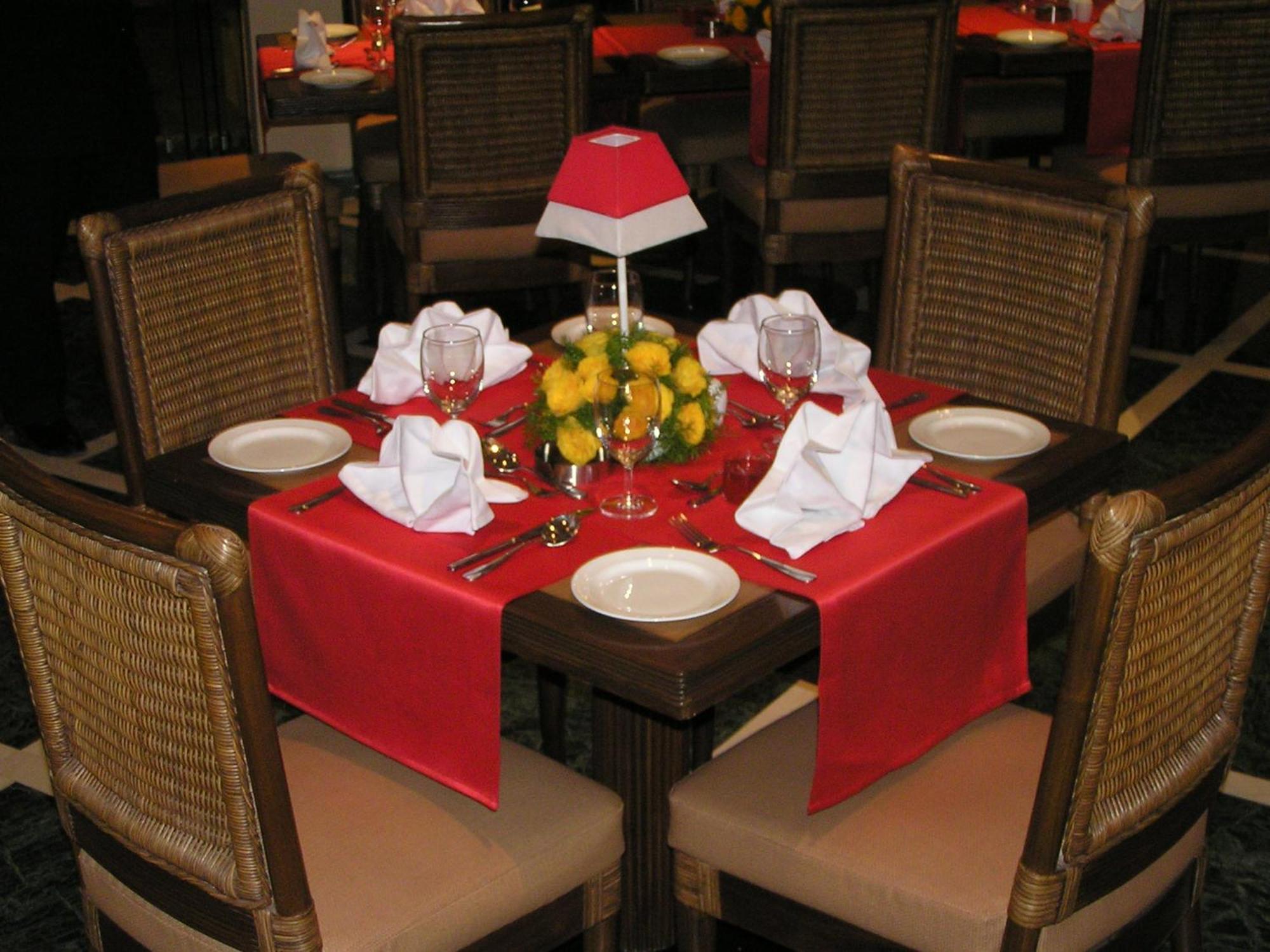 The Lalit Traveller Khajuraho Hotel Екстериор снимка