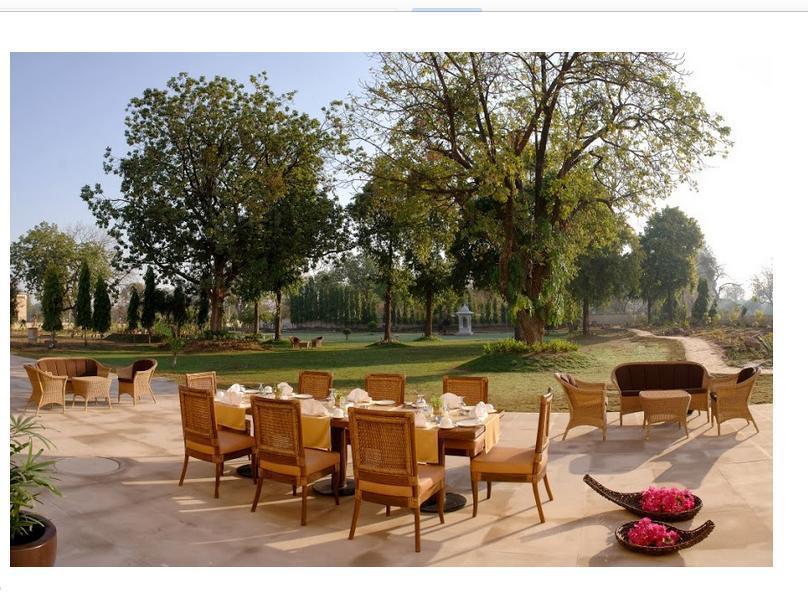 The Lalit Traveller Khajuraho Hotel Екстериор снимка