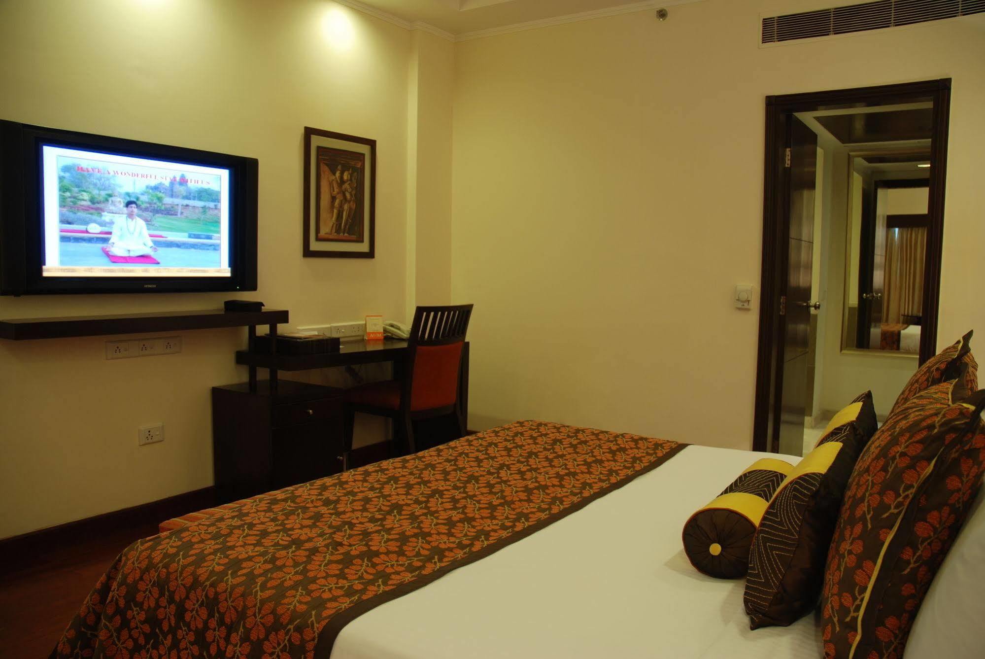 The Lalit Traveller Khajuraho Hotel Екстериор снимка
